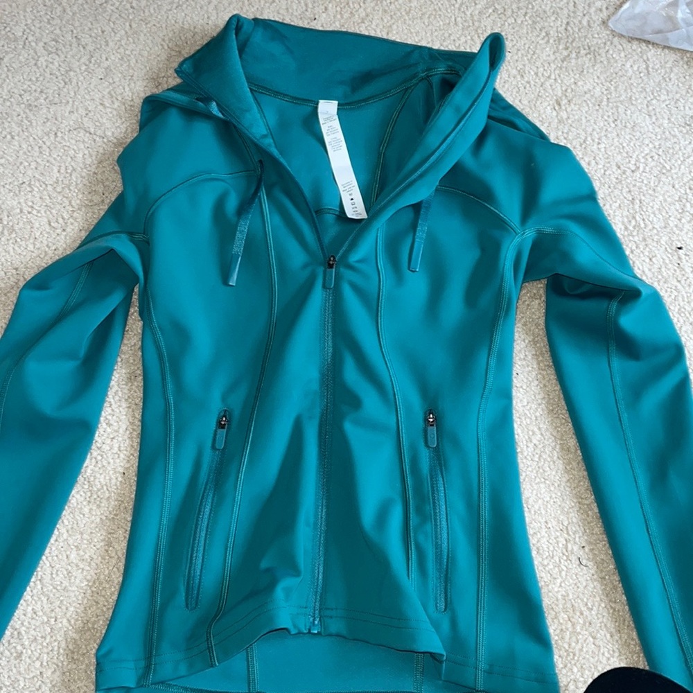 Lulu Lemon define jacket